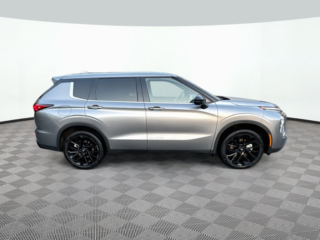 2023 Mitsubishi Outlander SE Black Edition