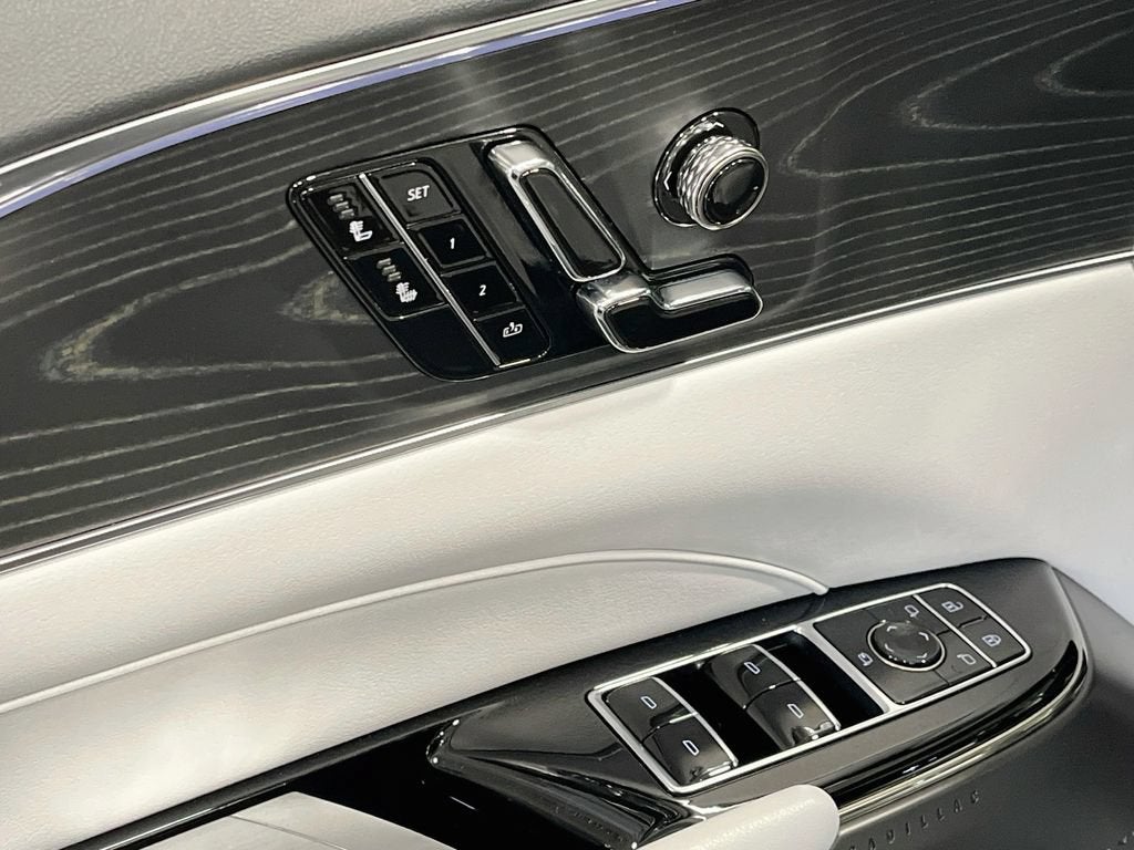 2024 Cadillac LYRIQ Luxury 1