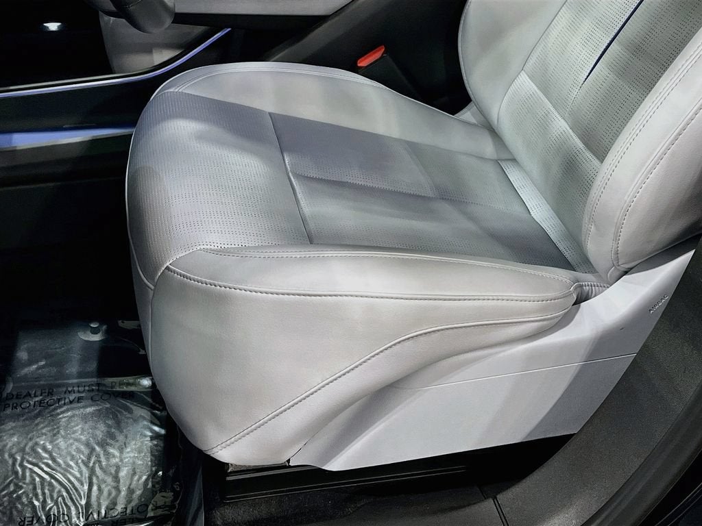 2024 Cadillac LYRIQ Luxury 1