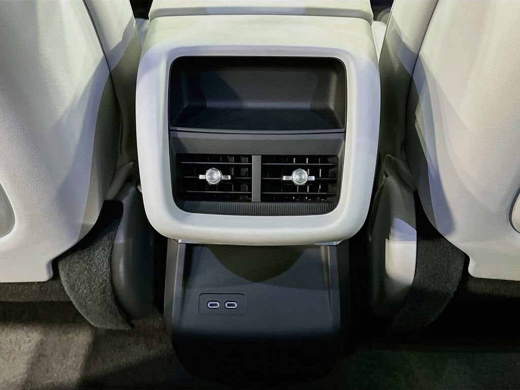 2024 Cadillac LYRIQ Luxury 1