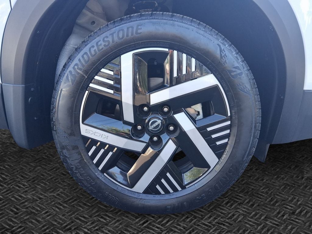 2025 Nissan Kicks SV