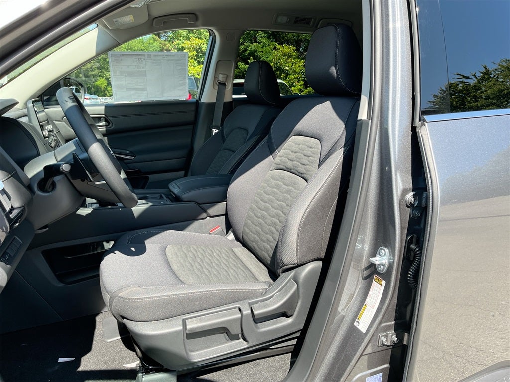 2025 Nissan Pathfinder S