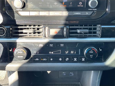 2022 Nissan Pathfinder SV