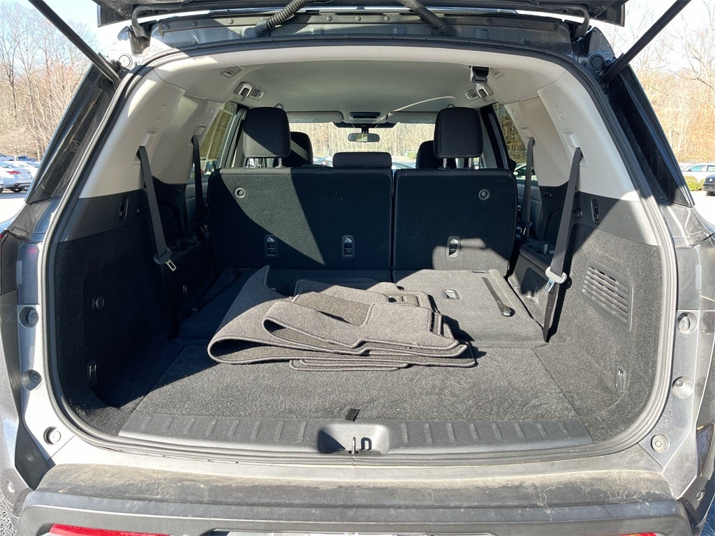 2022 Nissan Pathfinder SV