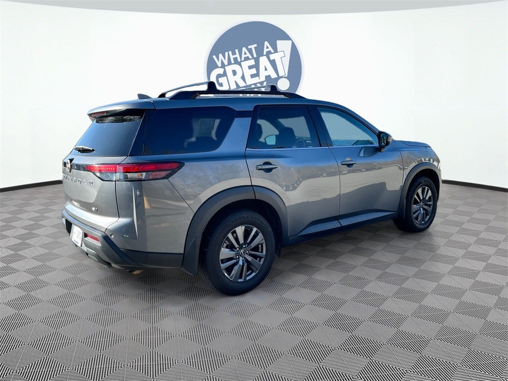 2022 Nissan Pathfinder SV