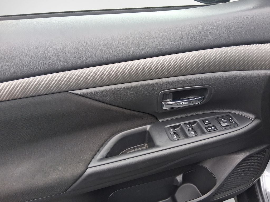 2017 Mitsubishi Outlander ES