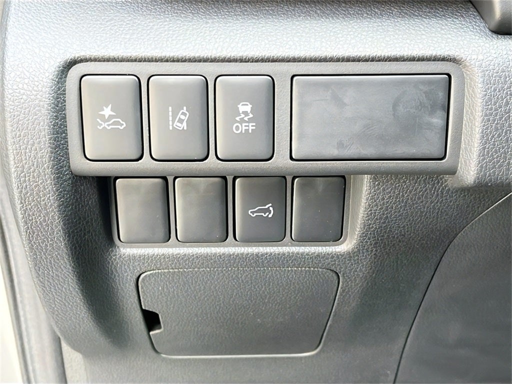 2025 Mitsubishi Eclipse Cross Base