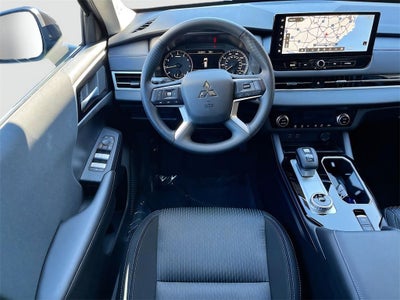 2026 Mitsubishi Outlander ES