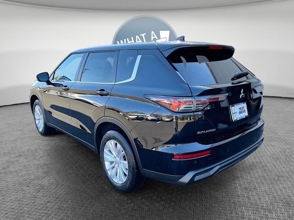 2026 Mitsubishi Outlander ES