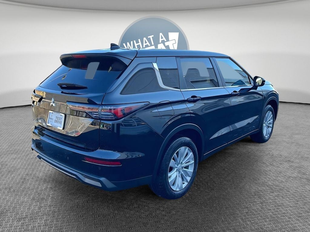 2026 Mitsubishi Outlander ES