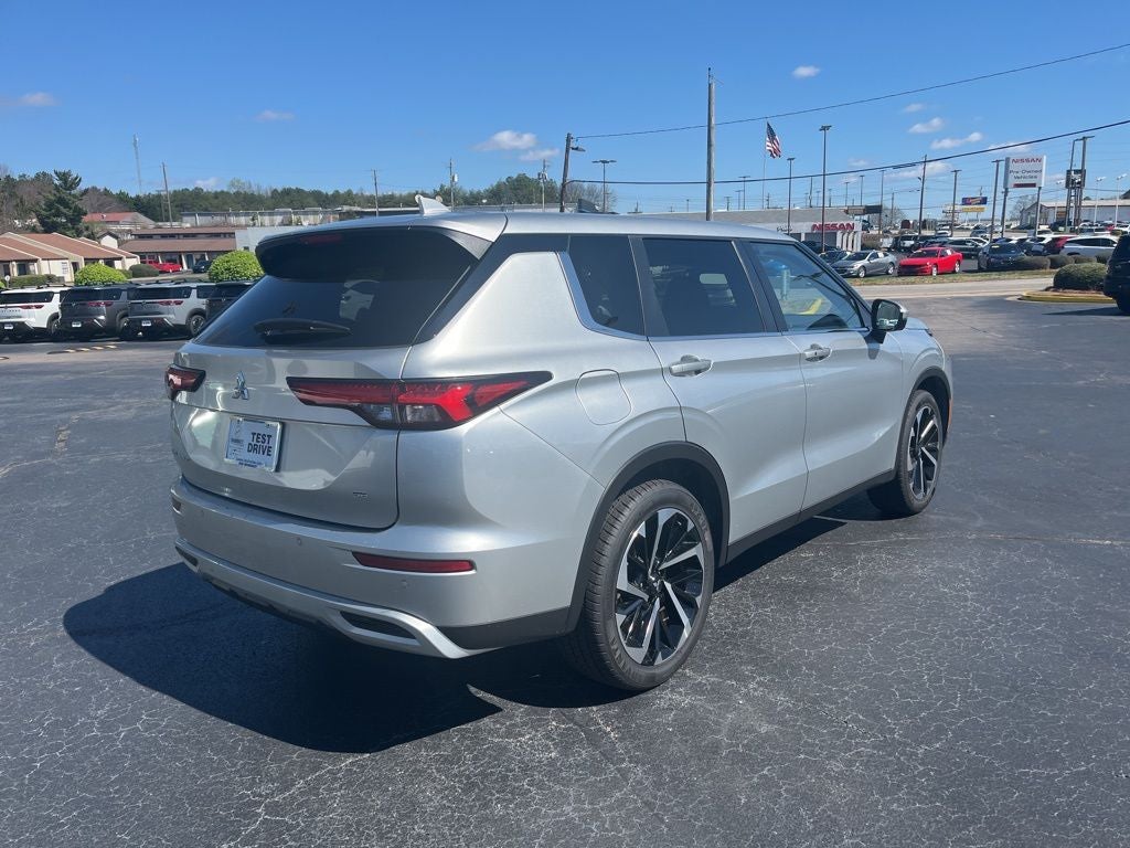 2024 Mitsubishi Outlander Base