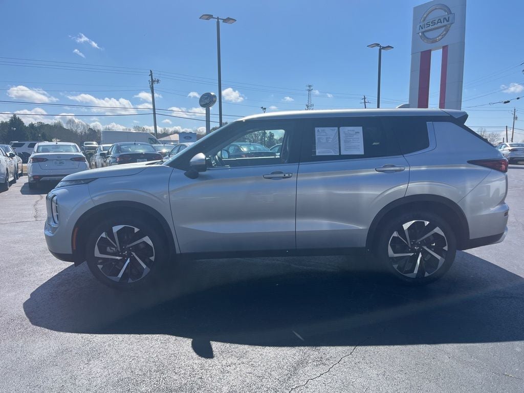 2024 Mitsubishi Outlander Base