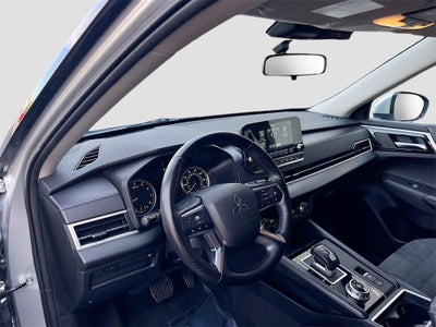 2024 Mitsubishi Outlander Base