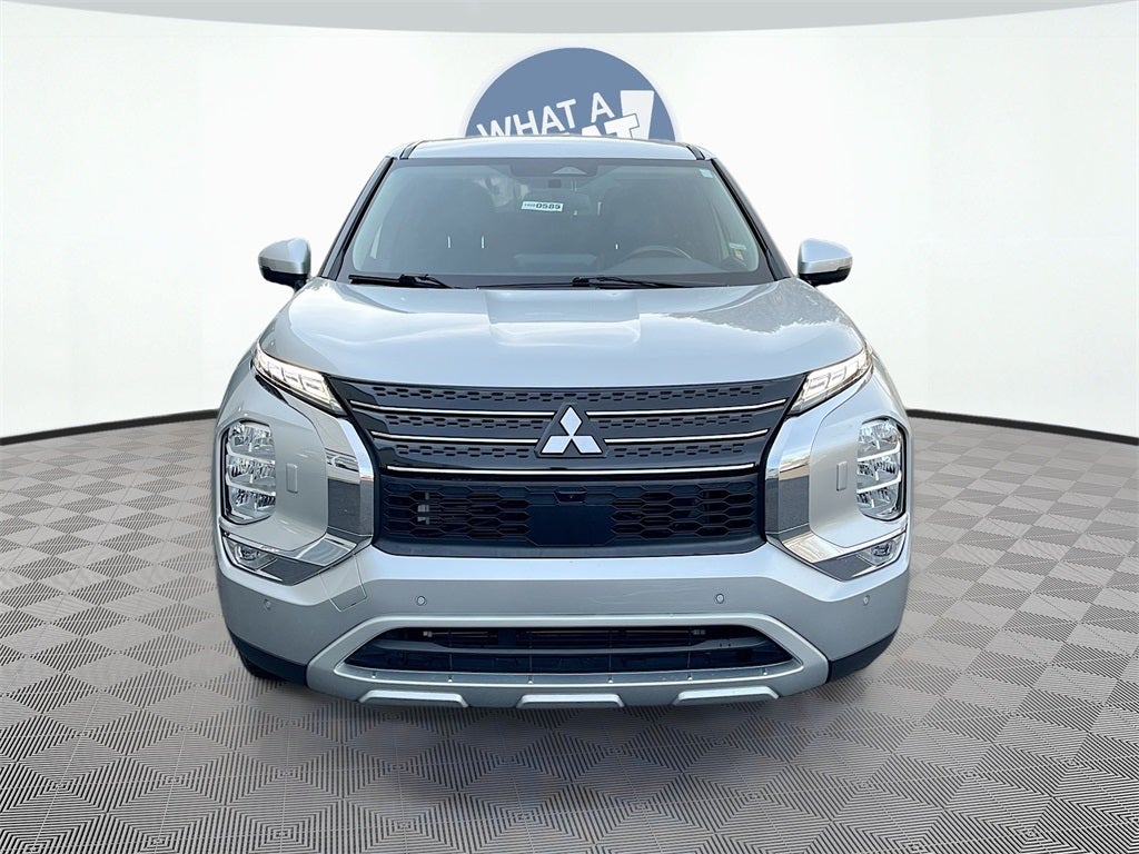 2024 Mitsubishi Outlander Base