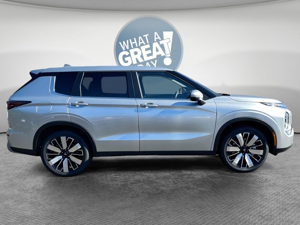 2026 Mitsubishi Outlander SE