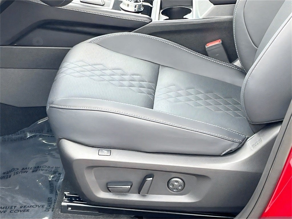 2025 Mitsubishi Outlander PHEV Base