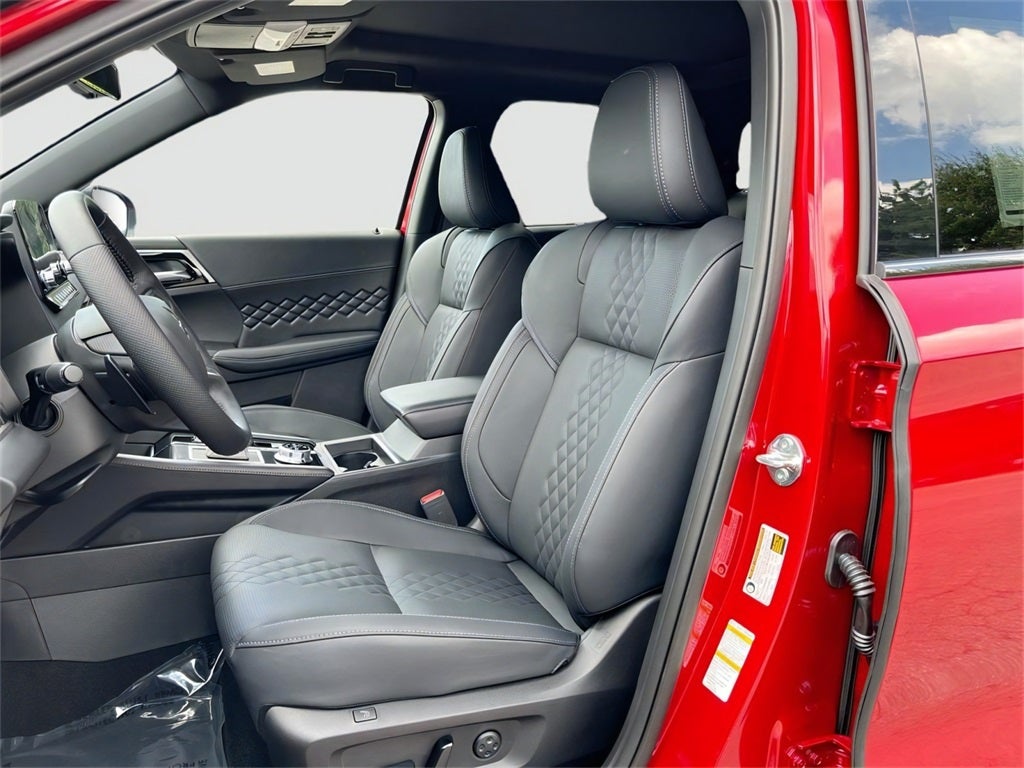 2025 Mitsubishi Outlander PHEV Base