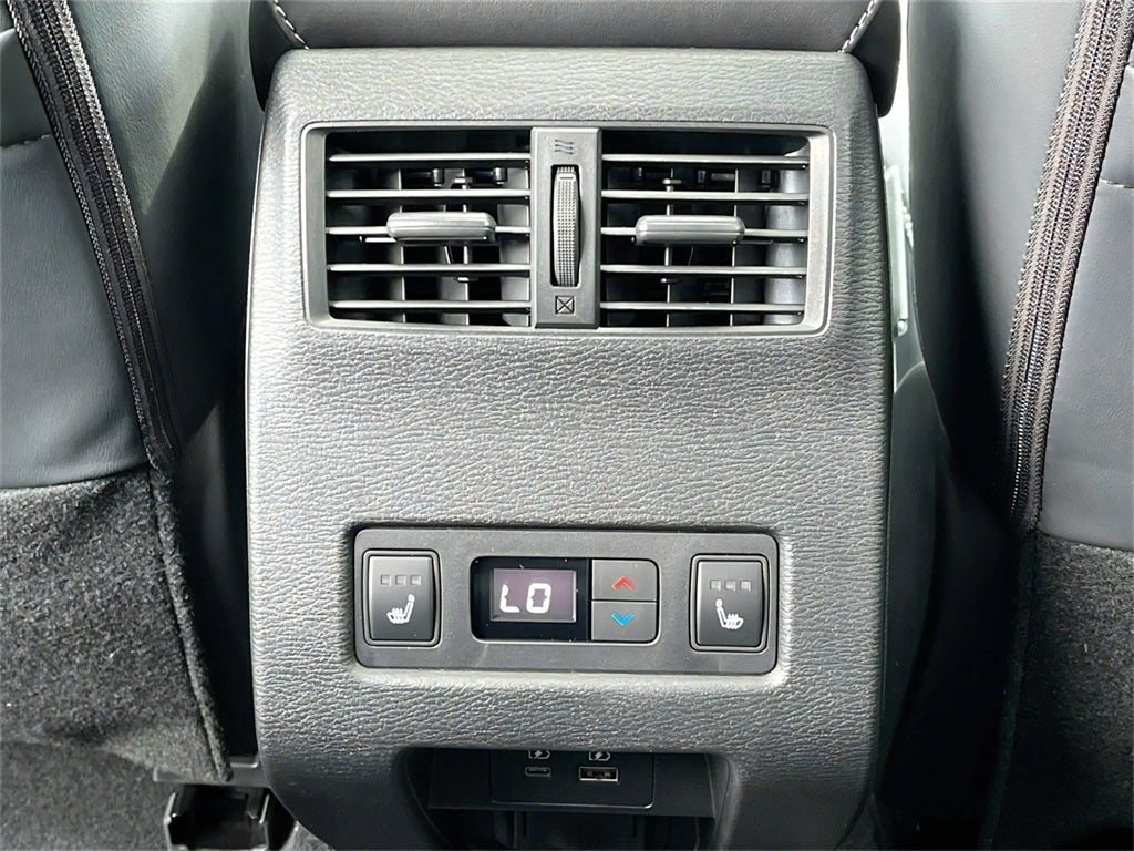 2025 Mitsubishi Outlander PHEV Base