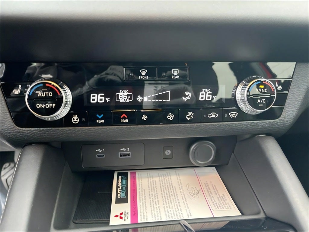 2025 Mitsubishi Outlander PHEV Base