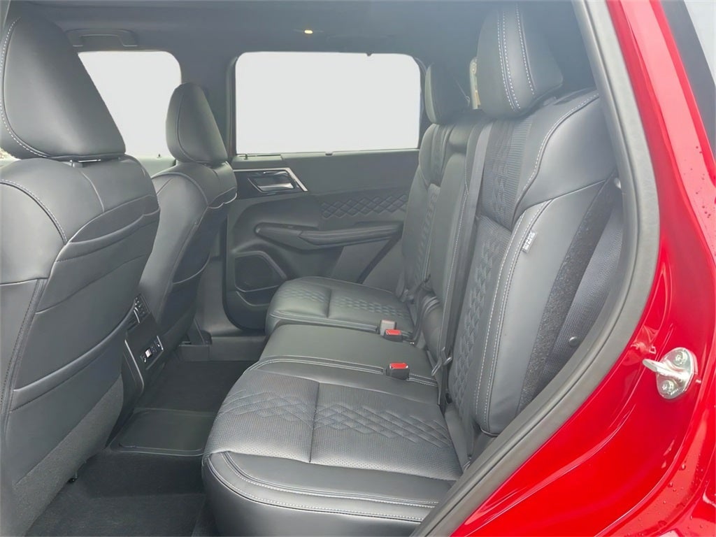 2025 Mitsubishi Outlander PHEV Base