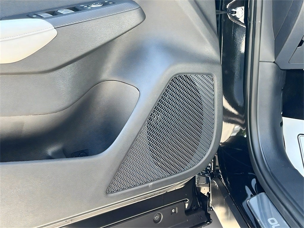 2025 Mitsubishi Outlander PHEV Base