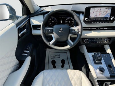 2025 Mitsubishi Outlander PHEV Base