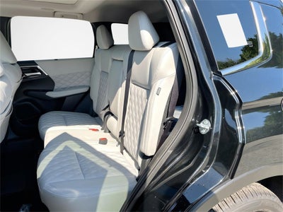 2025 Mitsubishi Outlander PHEV Base