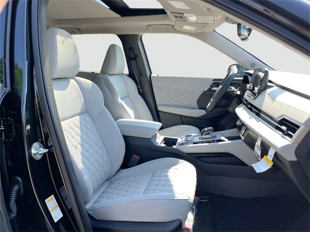 2025 Mitsubishi Outlander PHEV Base