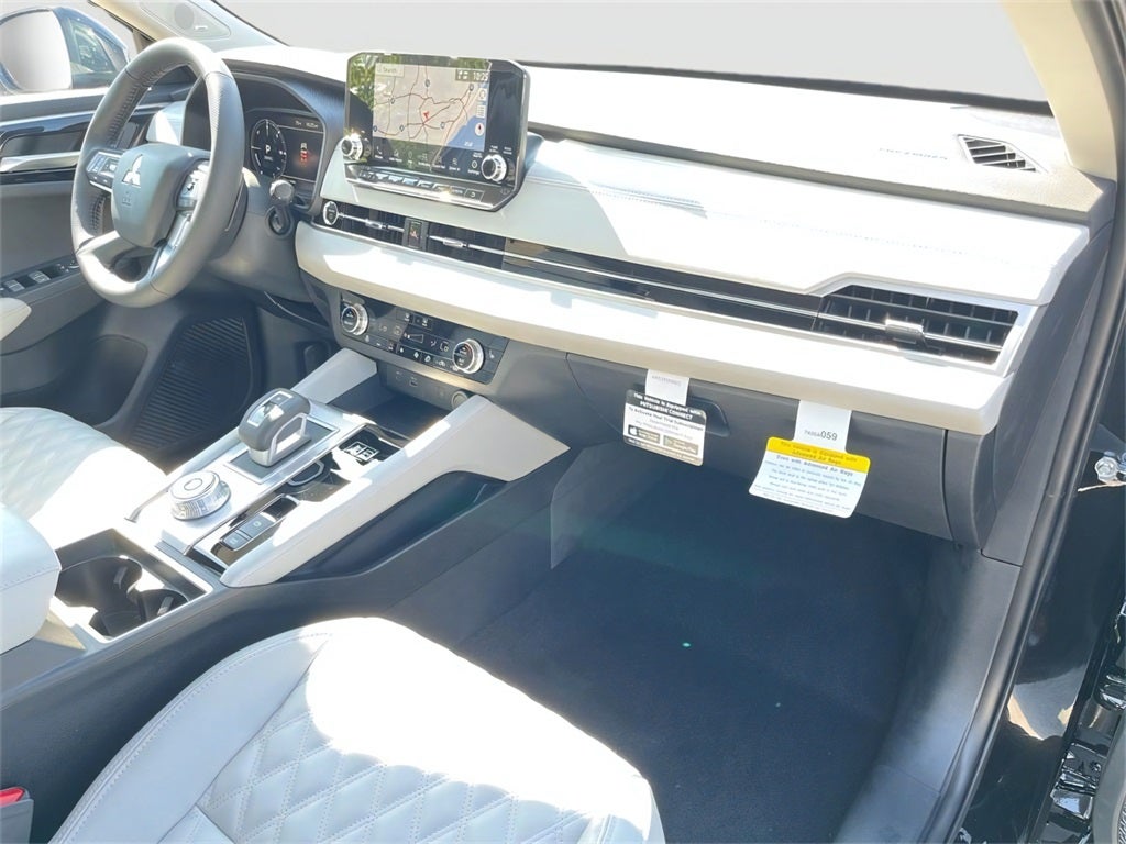 2025 Mitsubishi Outlander PHEV Base