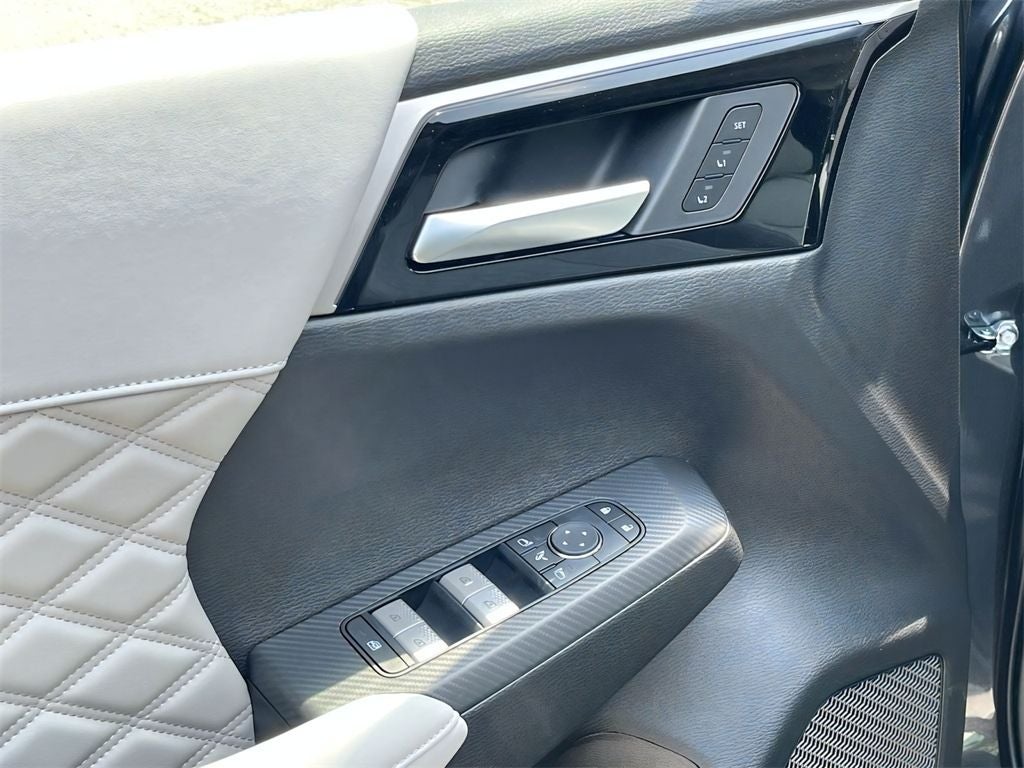 2025 Mitsubishi Outlander PHEV SEL