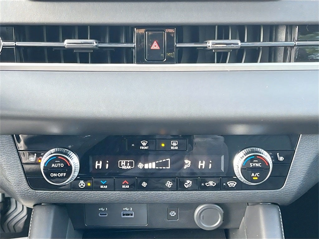 2025 Mitsubishi Outlander PHEV Base