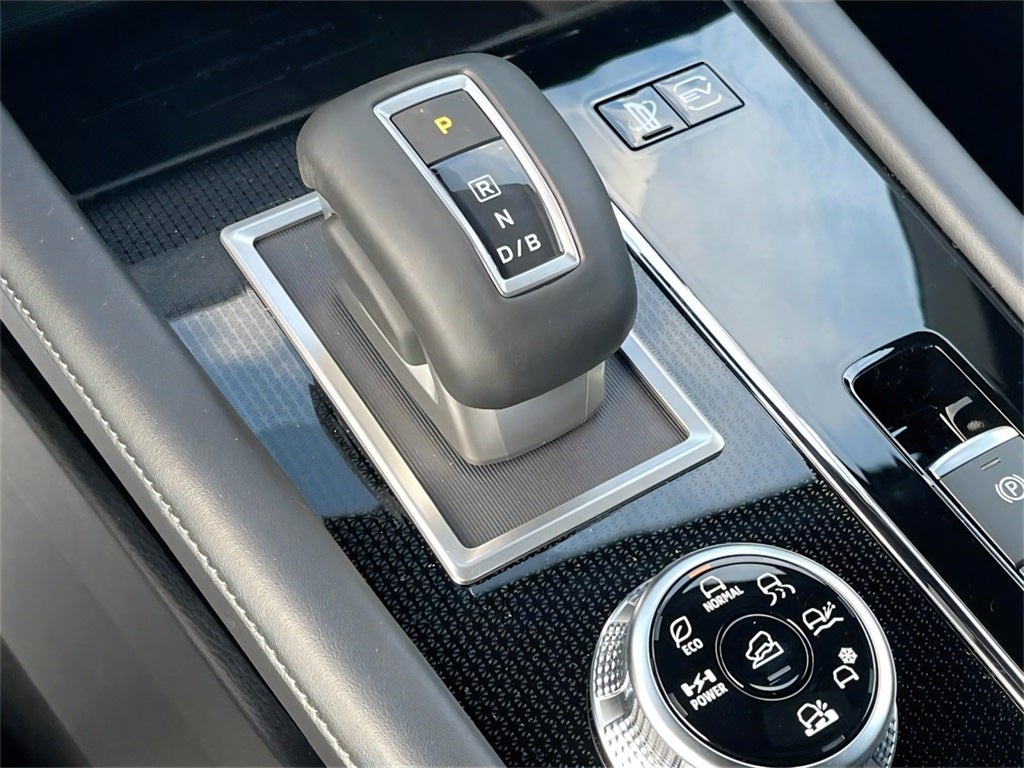 2025 Mitsubishi Outlander PHEV Base