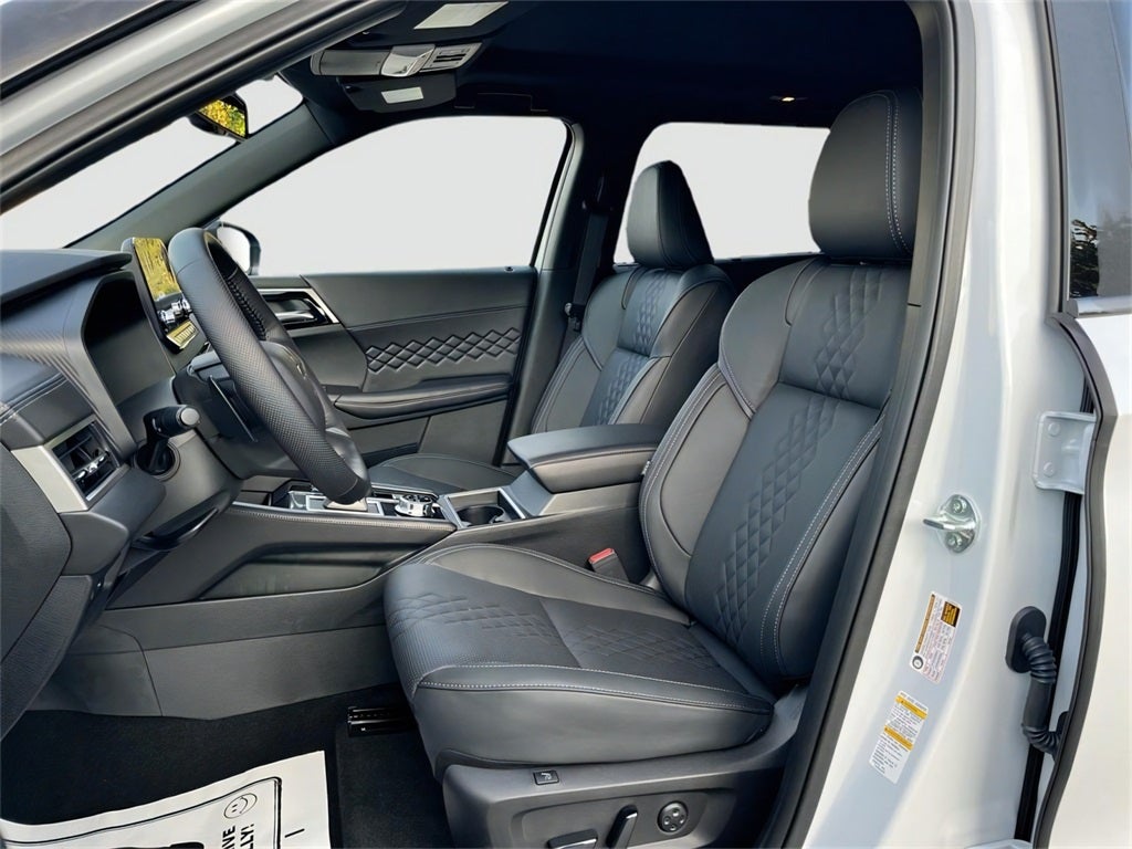 2025 Mitsubishi Outlander PHEV Base