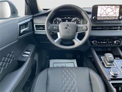 2025 Mitsubishi Outlander PHEV Base