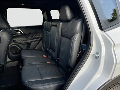 2025 Mitsubishi Outlander PHEV Base