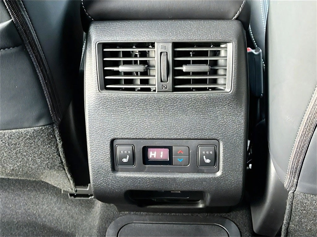 2025 Mitsubishi Outlander PHEV Base