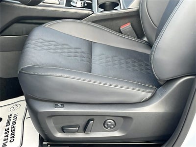 2025 Mitsubishi Outlander PHEV Base