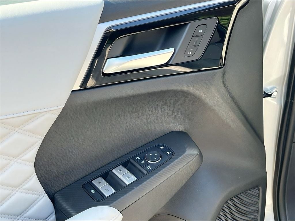 2025 Mitsubishi Outlander PHEV SEL