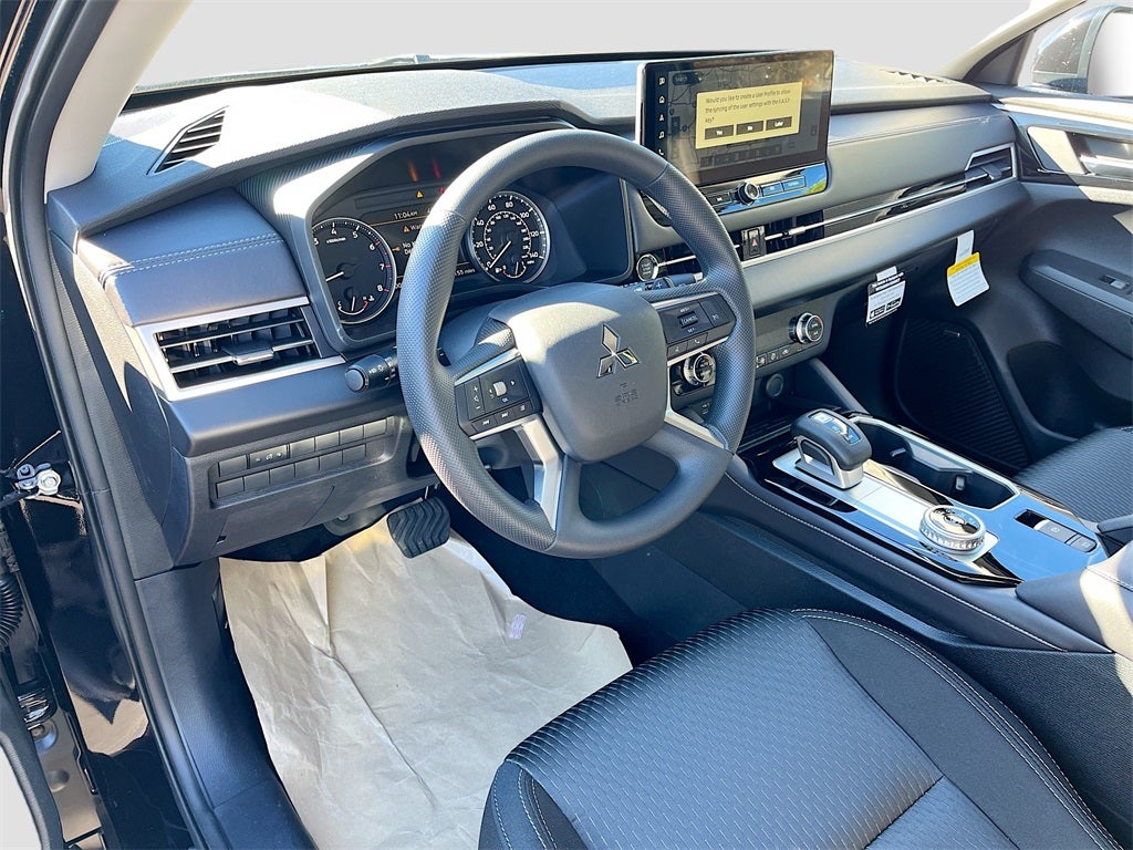 2025 Mitsubishi Outlander ES