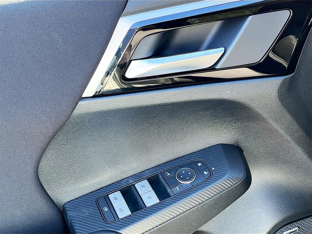 2025 Mitsubishi Outlander ES