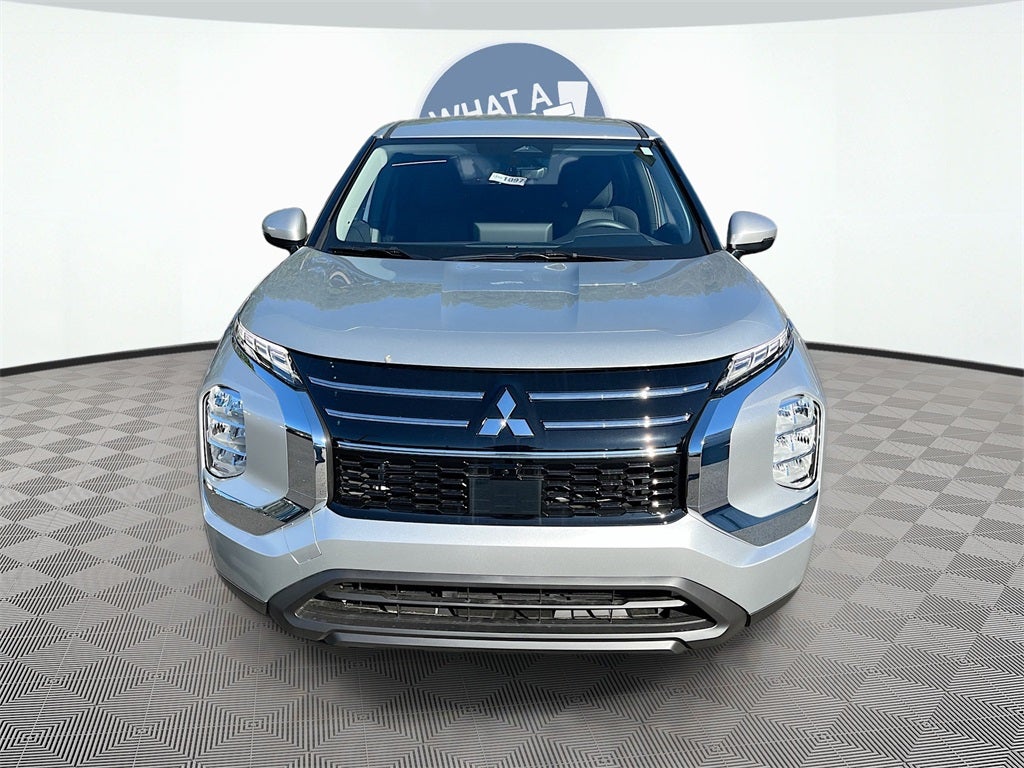 2025 Mitsubishi Outlander ES