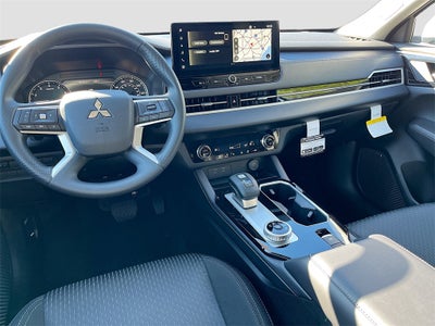 2025 Mitsubishi Outlander ES