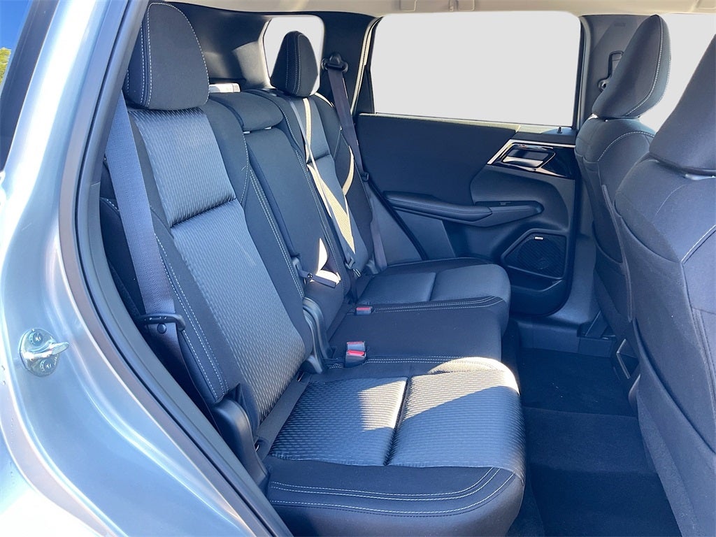 2025 Mitsubishi Outlander ES