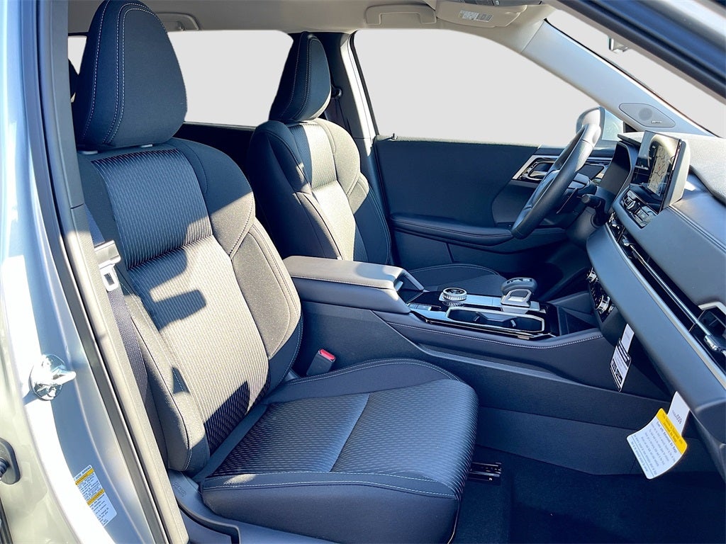 2025 Mitsubishi Outlander ES