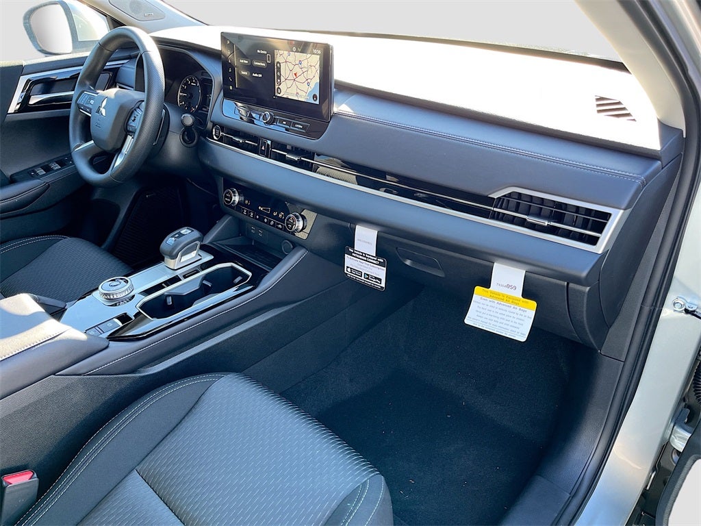 2025 Mitsubishi Outlander ES