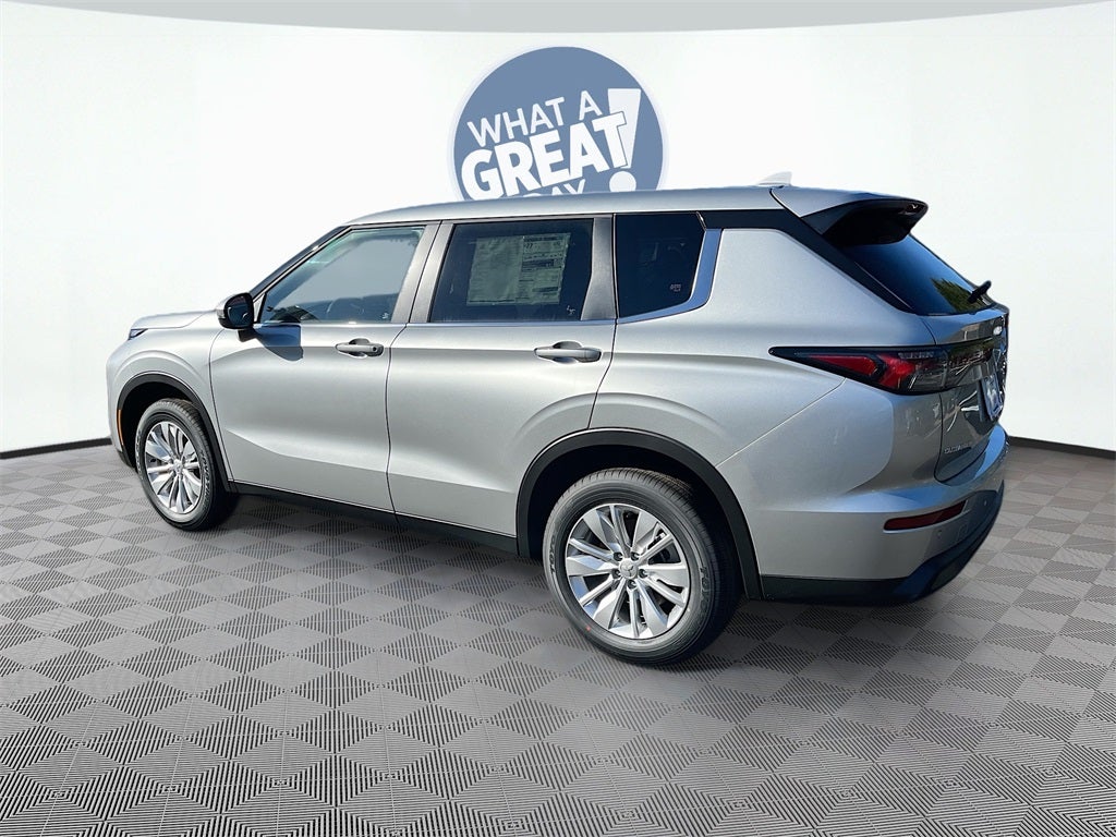 2025 Mitsubishi Outlander ES