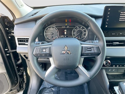 2025 Mitsubishi Outlander ES