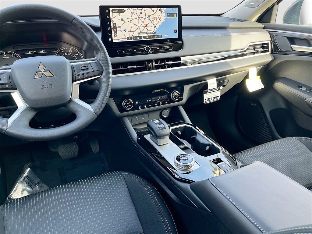 2025 Mitsubishi Outlander ES