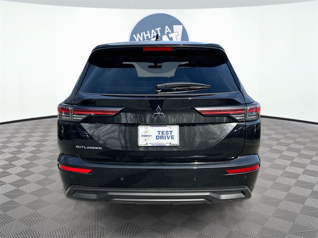 2025 Mitsubishi Outlander ES
