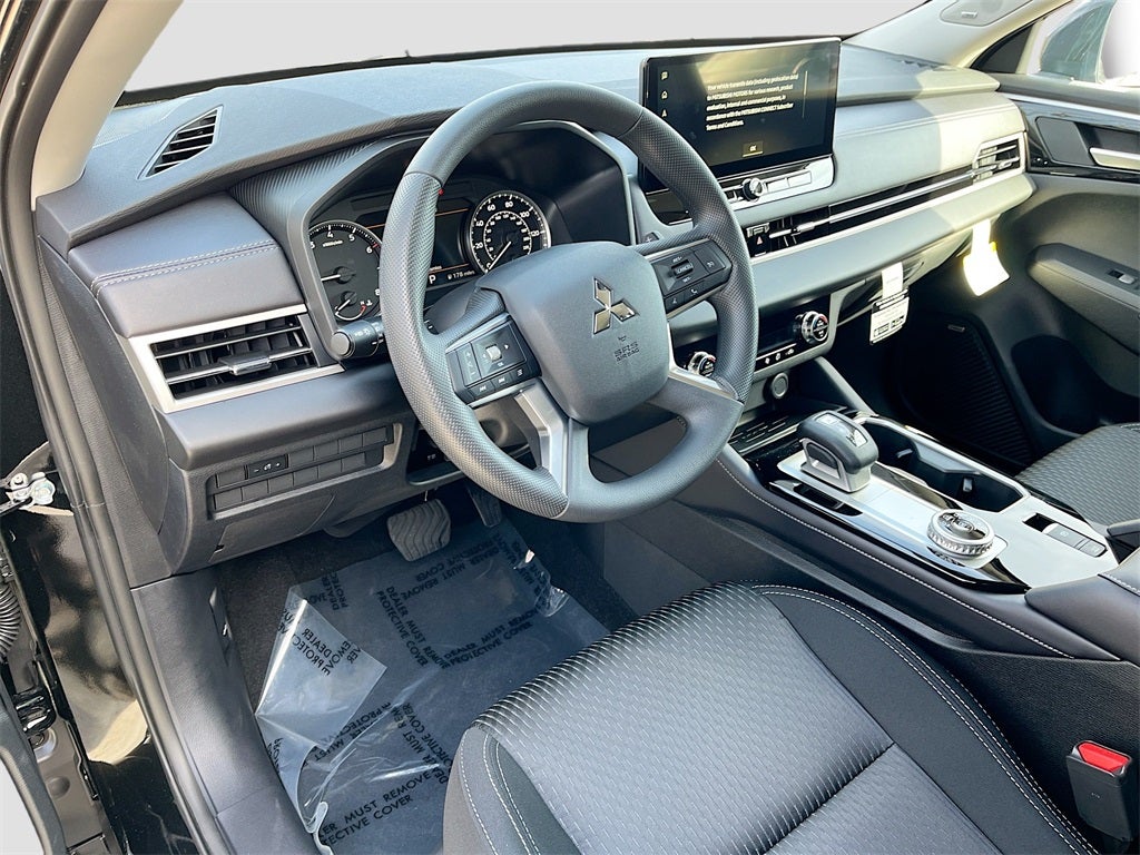 2025 Mitsubishi Outlander ES